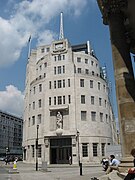 Prospero und Ariel, Haupteingang des BBC Broadcasting House, London (1932)