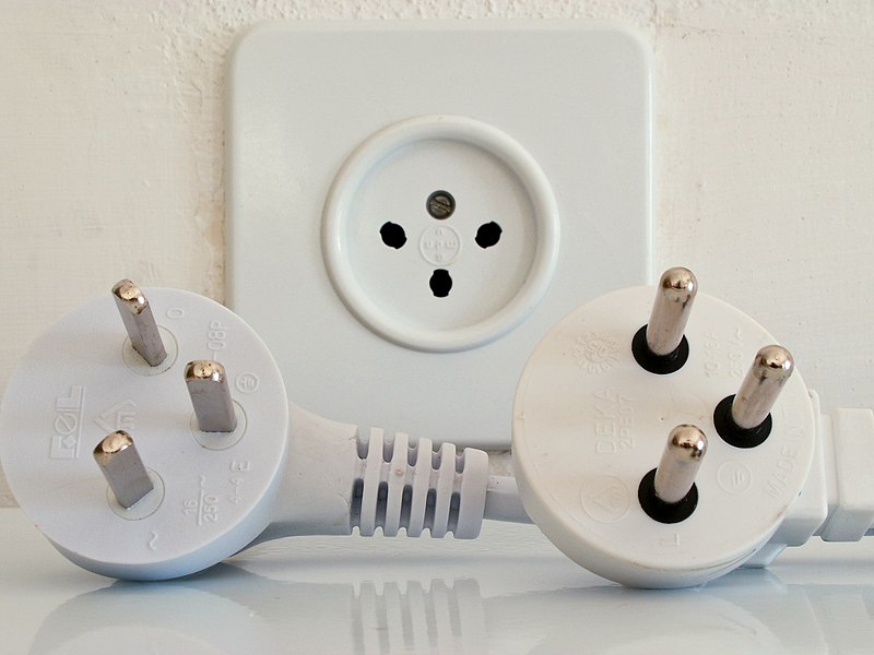 File:Israeli-type-H-plugs-and-socket.jpg