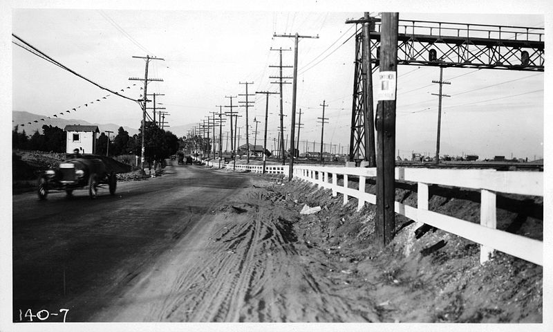 File:Looking north from Stillwell Avenue along the south side of Huntington Drive showing Pacific Electric embankment and poor condition of roadway adjacent to embankment, Los Angeles, 1922 (AAA-EN-140-7).jpg