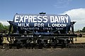 Carro cisterna per latte a tre assi conservato presso il centro ferroviario di Didcot, basato su un telaio SR.