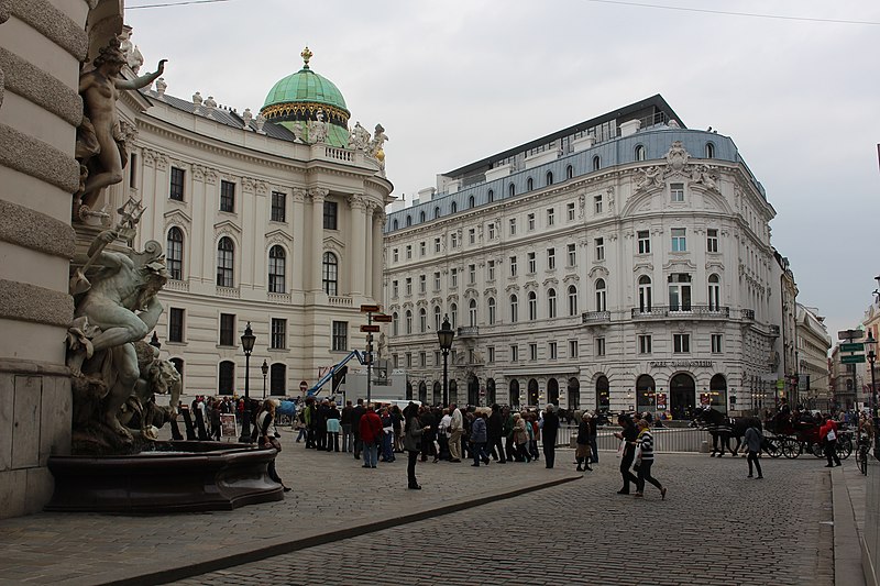 File:Вена. Площадь Михаелерплац (Michaelerplatz) - panoramio.jpg