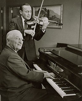 Jack Benny (met viool) met Harry Truman