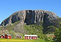 Torghatten i mai 2007 sett fra sørvest langs gangstien