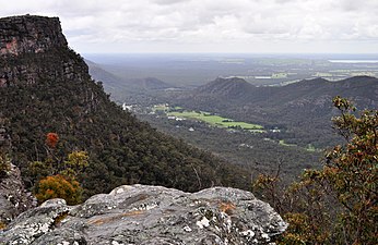 View north from Lakeview Lookout in the Grampians