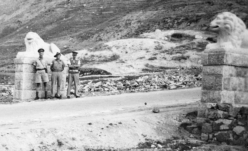 File:069 1942 - Tom's mates at the Lion Gates of Ehden, Syria.jpg