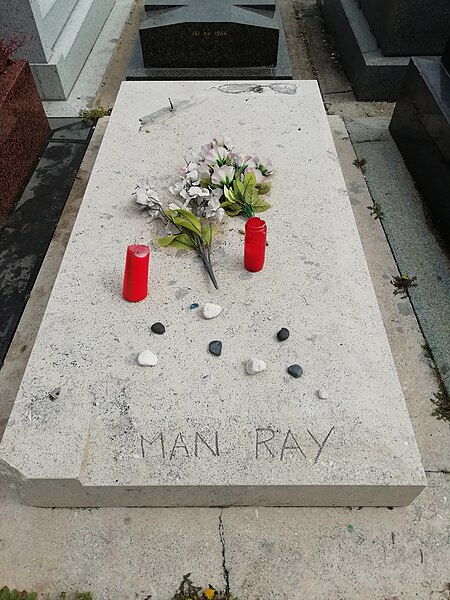 File:Man Ray tombe.jpg