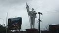 Vista completa del Monumento al General Manuel Belgrano, ubicado en la Ciudad de Corrientes, en la cabecera del puente que lleva su nombre.