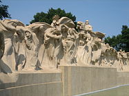 Font del Temps per Lorado Taft a la vora occidental de la Midway Plaisance de Chicago