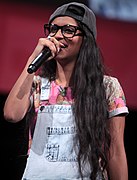 Lilly Singh interprète Liv.