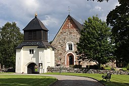 Skederids kyrka i augusti 2016