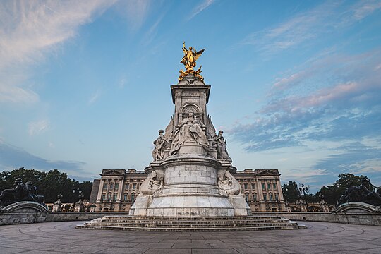 Victoria Memorial with Nike Statue in London in early morning, view from northeast with Buckingham Palace in the background, 2020.