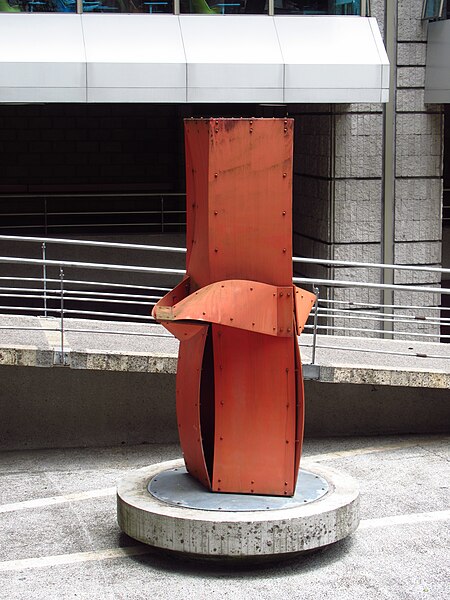 File:2019 Bogotá - Escultura roja de Edgar Negret en la Javeriana.jpg