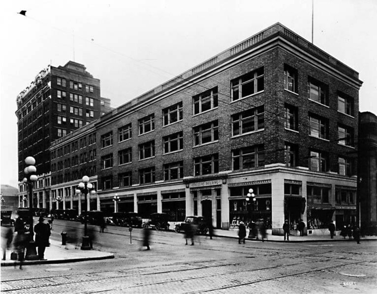 File:Douglas Building, probably 1921 (SEATTLE 1145).jpg