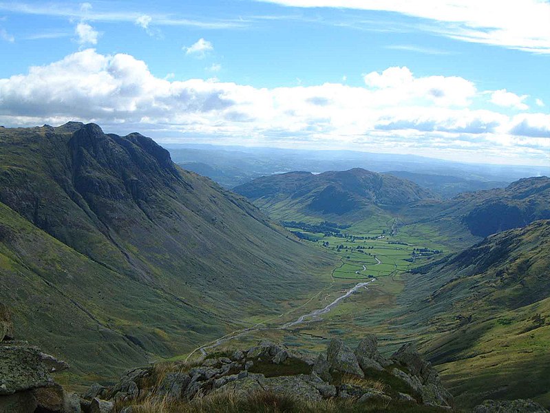 File:Great Langdale from Rossett Pike.jpg