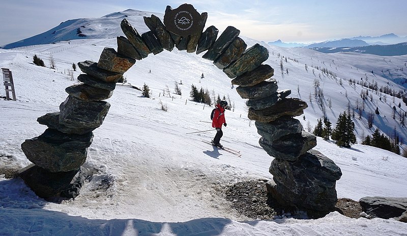 File:Monument Flow Country Trail, Bad Kleinkirchheim, Kärnten.jpg