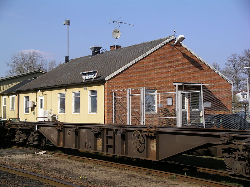 File:Olofström station.JPG