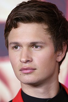 Elgort na premiéře filmu Baby Driver, březen 2017