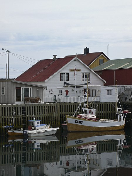 File:Henningsvaer 2.jpg