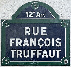 Voir la plaque.