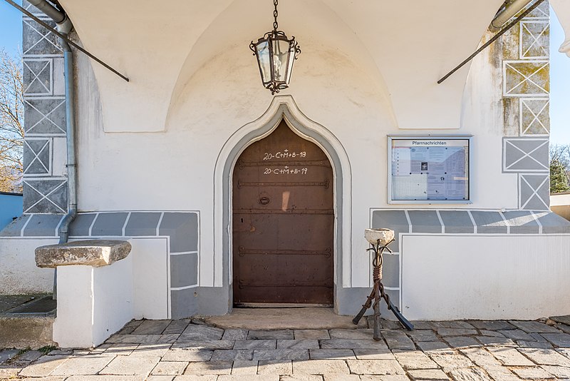 File:Magdalensberg Sankt Lorenzen Filialkirche hl. Laurentius Vorhalle Portal 11012019 5868.jpg