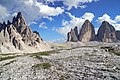 Monte Paterno e Tre Cime dal rifugio Locatelli.jpg6 000 × 4 000; 26,57 MB