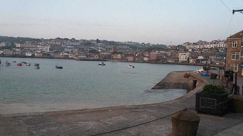 File:St Ives Harbour in early morning.jpg