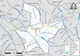 Carte en couleur présentant le réseau hydrographique de la commune