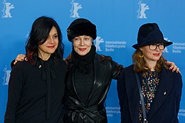 Milena Canonero mit Assistentinnen Berlinale 2017.jpg