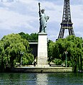 Replica op l'Île des Cygnes, Paries