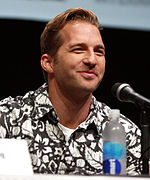 Ryan Hansen interprète Dick Casablancas