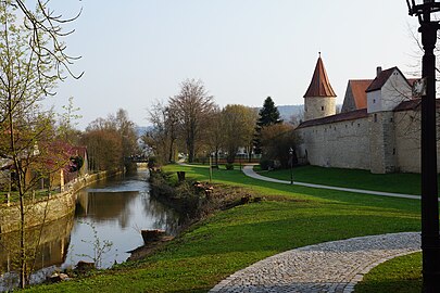 Sulz (Nebenfluss der Altmühl) und die Stadtmauer