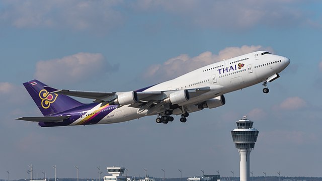 Thai Airways International Boeing 747-4D7 at Munich Airport departing 08R.