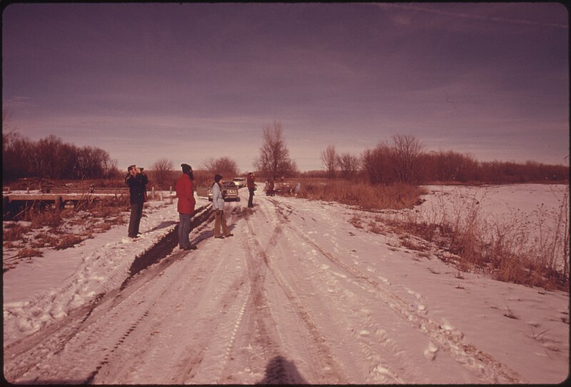 File:MEMBERS OF THE BURROUGH AUDUBON SOCIETY STAND ON A PERIMETER ROAD OF THE SQUAW CREEK NATIONAL WILDLIFE REFUGE NEAR... - NARA - 557181.jpg