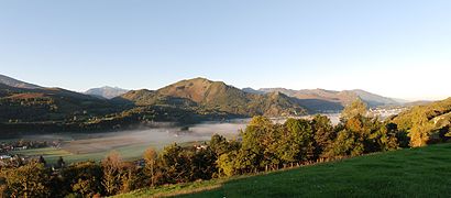 Lever de soleil sur Bourréac le 14 octobre 2007. Brumes sur la plaine de Lézignan. Lourdes au fond