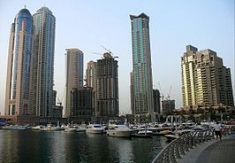 Emirates Crown in Dubai Marina (2e gebouw van links)