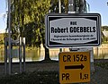 Zu Schenge gouf d'Strooss nach zu Liefzäite vum Robert Goebbels genannt.