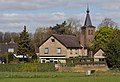 Niftrik, tour de l'eglise dans le village