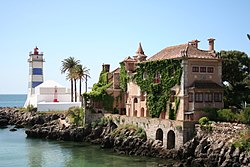 {{Early 20th Century house on the edge of Cascais town centre}}