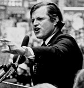 Ted Kennedy speaking (5278799115).jpg