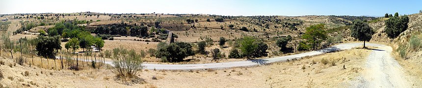 2011-09-24 Camino del Canal Isabel II - panoramio.jpg