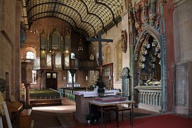 Innenansicht der Kirche mit Kenotaph