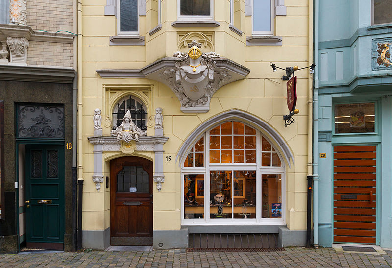 File:Boutique 19 Münsterplatz, Aachen, Germany.jpg