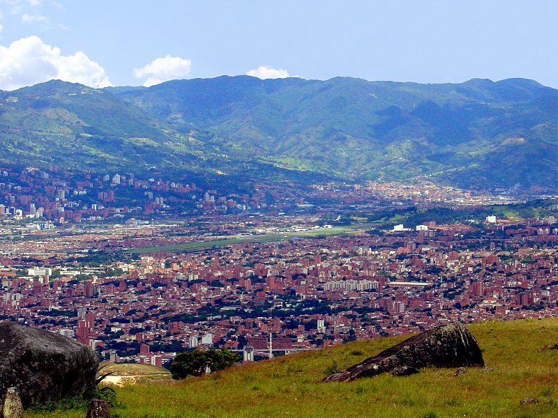 File:Aeropuerto Holaya Herrera.jpg