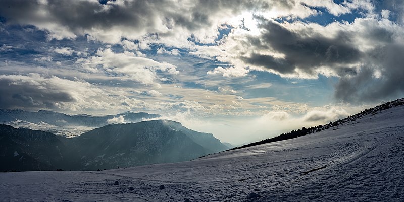 File:Bulacia Mont de Sëuc Scilër Resciesa Gherdëina.jpg