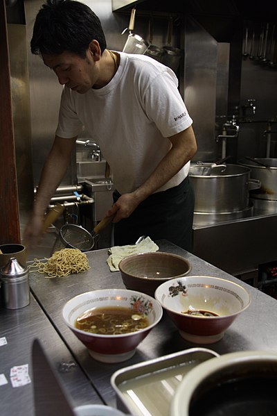 File:Cooking Ramen (4037279884).jpg