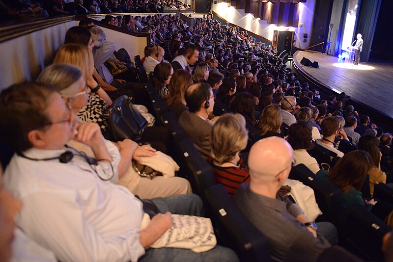 File:Paul Auster no Fronteiras do Pensamento Porto Alegre 2019 (48104532107).jpg