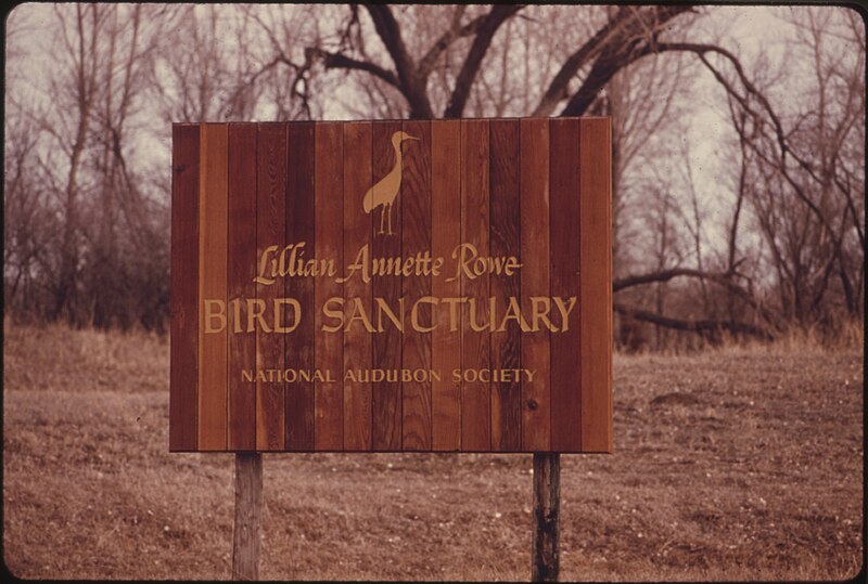 File:SIGN PROCLAIMS THE LILLIAN ANNETTE ROWE BIRD SANCTUARY OF THE NATIONAL AUDUBON SOCIETY AT GRAND ISLAND, NEBRASKA. IT... - NARA - 557205.jpg