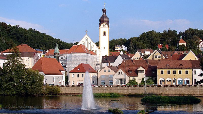 File:Schwandorf mit Naab.jpg