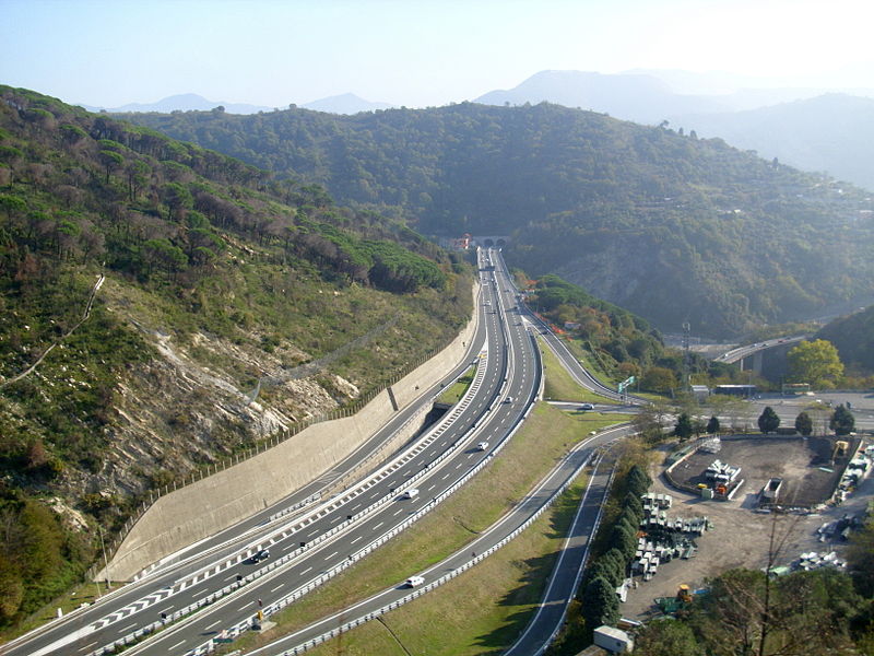 File:Autostrada A12 Italia 02.jpg