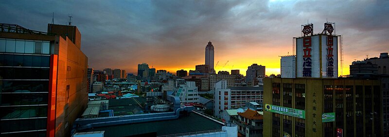 File:Alien sky Taipei.jpg